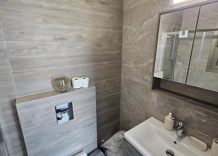 Apartment Suburban Escape *